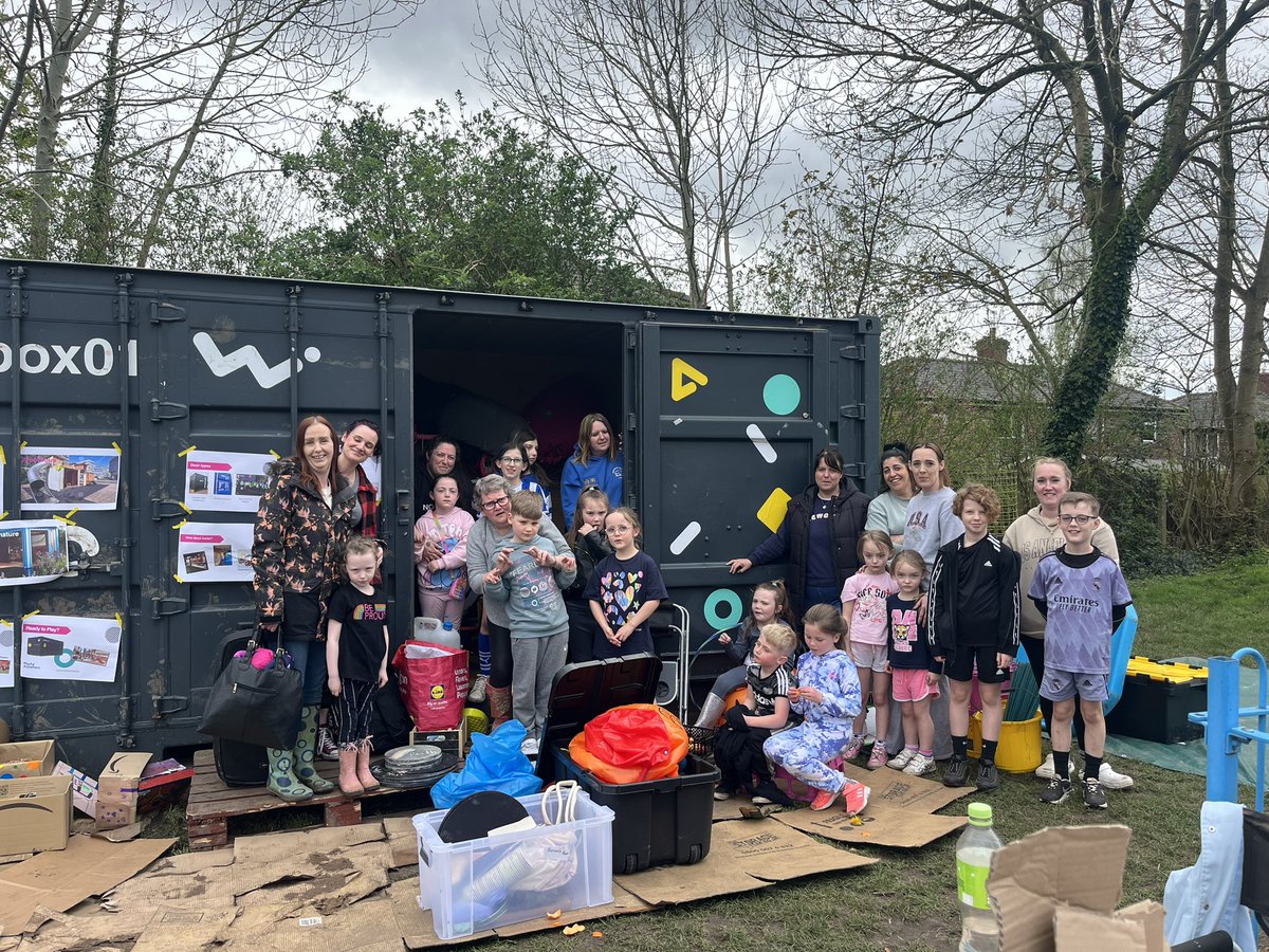 Playbox in Wigan @SFBHCommUnity with @GillWright3 & @angelafell Amazing day here. What a brilliant community & ideas for their own Playbox