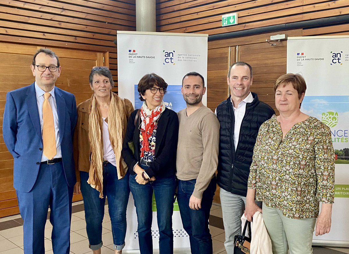 fbenoit74's tweet photo. Avec les communes labellisées « village d’avenir », réunion du comité de pilotage avec Monsieur le Préfet et Madame la Sous-Préfète d’arrondissement à Villy-le-Pelloux. https://t.co/Kgk58igjZD