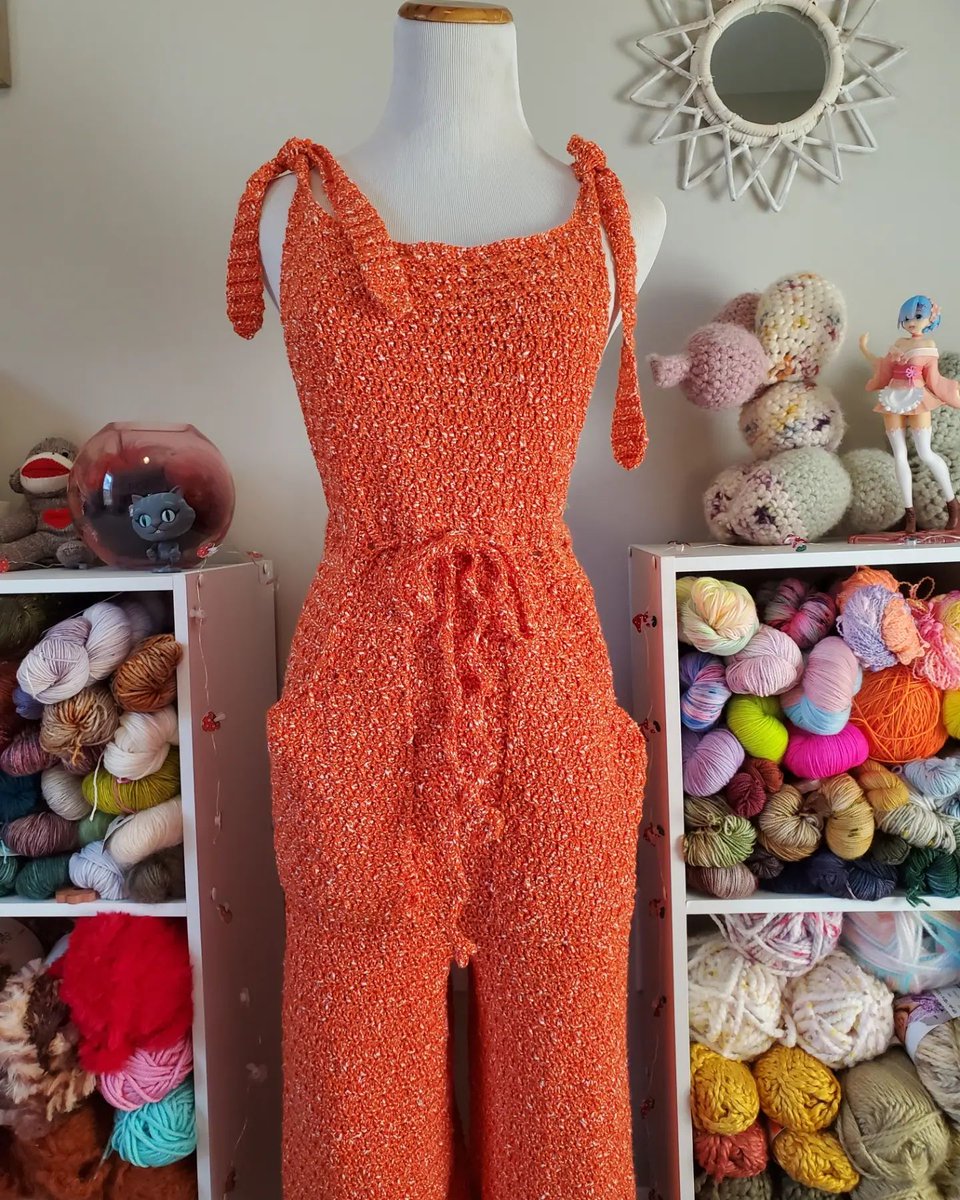 The perfect overalls to embrace your inner sunshine!!! 🌞😎 📸 sparkyinwonderland (IG) | Pattern: Crochet Pattern: The Overowls by madebyhaileybailey (IG)