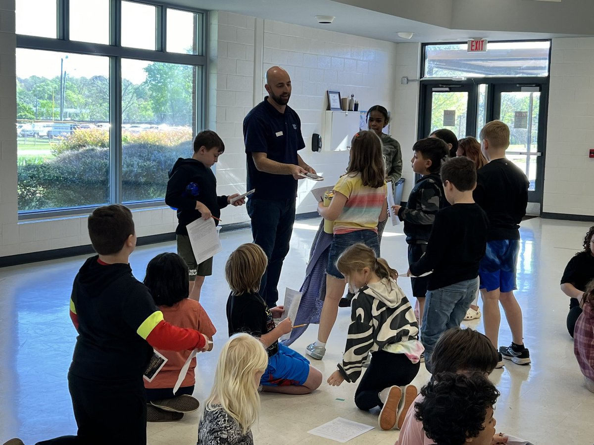 Terrific visit @PboroElementary with @Scott_Thought for Young Authors today! The 🐼s really are some smart 🍪s! Shout out to Mrs. Jeremiah for organizing everything and promoting the program so well this year!!! 📚📝 #ccslibrarymedia #ccsdigitallearning #onechatham