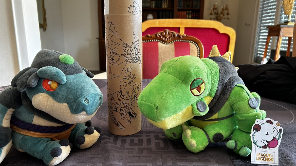 KAT0BI's tweet photo. @RiotSupportFR @LoL_France @LeagueOfLegends 

⚠️ les renektons sont en reunions et se demandent quand va arriver le prochain Skin  

Tous les crocodiles sont de sorties🐊

Merci Riot ! https://t.co/SWw0nfIIQl