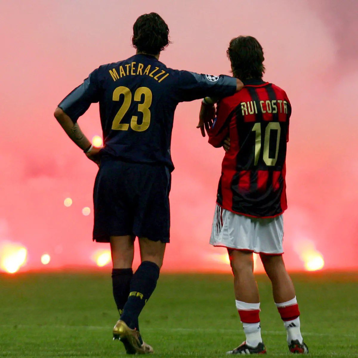 19 жилийн өмнөх Миланы дербигийн шилдэг зураг 🇮🇹⚽️🏟️