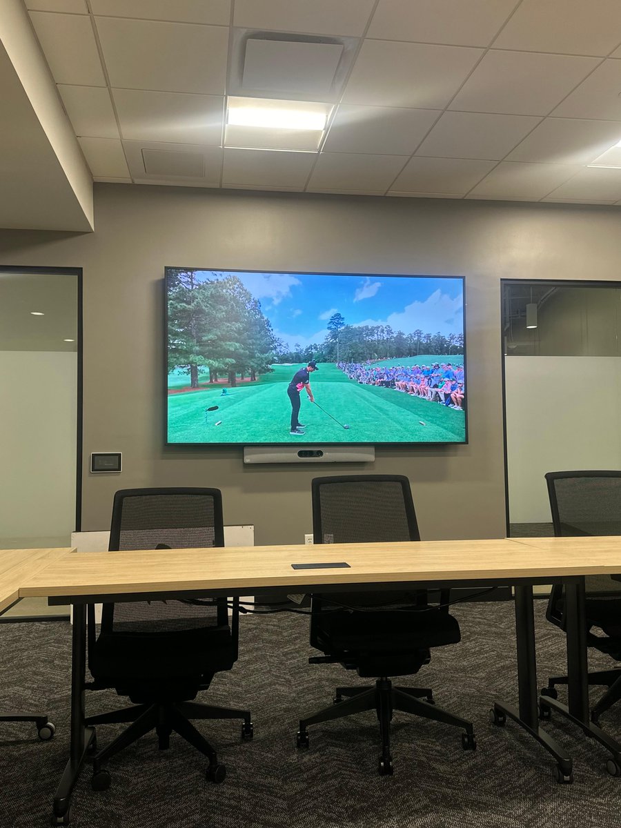 Exciting weekend for golf enthusiasts! While TCAT cheers on the Masters from afar, we can't help but daydream about being in Augusta, especially with our Masters-themed artwork in our golf simulator room! 🏌️‍♂️⛳️