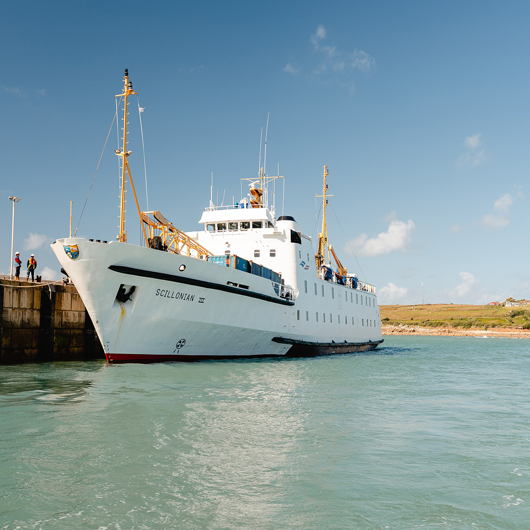 Did you know you can travel on both Skybus and Scillonian III with our Fly+Sail tickets? Fly out and marvel at the islands from the air and sail back enjoying the UK’s most diverse ferry crossing for wildlife! pulse.ly/bctnymqnpe