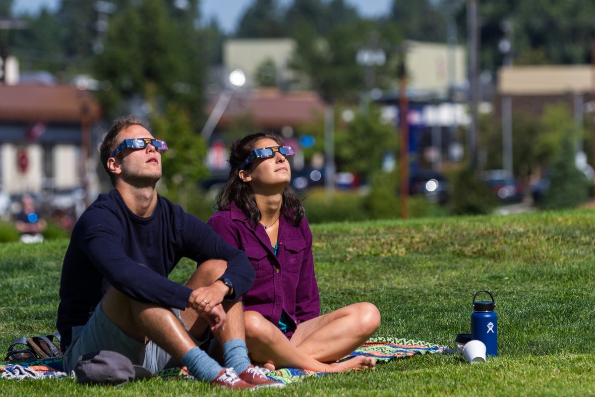#CurrentAffairs Here's How To Keep Your Eyes, Children And Pets Safe During The Total Solar Eclipse brnw.ch/21wILcj