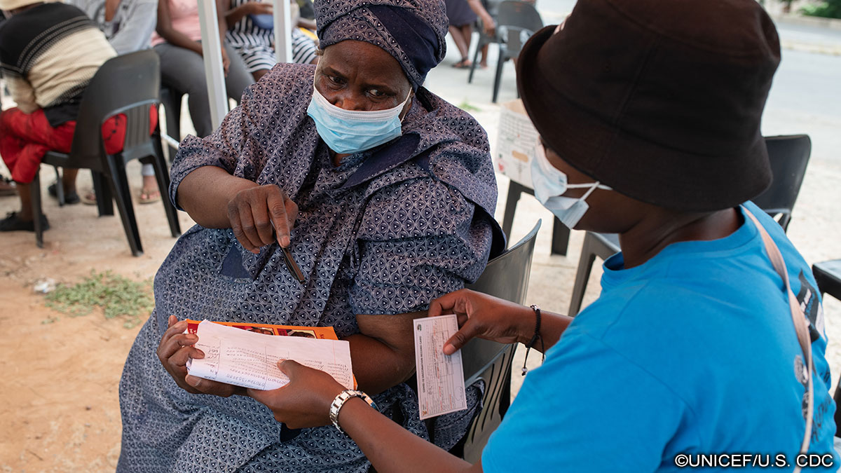 Although progress has been made, the WHO African Region still has low COVID-19 vaccine coverage. Countries are encouraged to include COVID-19 vaccination in routine immunization programs & primary health care services. Learn more from CDC & @WHO: bit.ly/mm7314a3