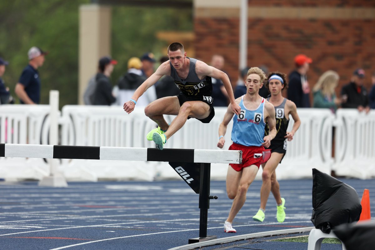 Will Kelly posted the second-fastest 3,000-meter steeplechase time of his collegiate career last night at the Bryan Clay Invite! RESULTS: finishedresults.trackscoreboard.com/meets/11836/ev… #UmYahYah | #OlePride | #d3tf