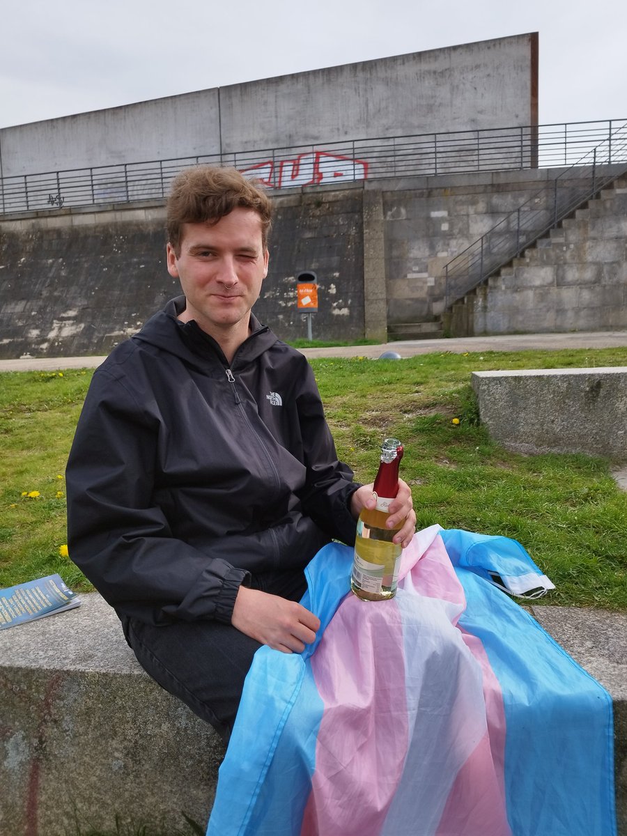 Ein jahrelanger Kampf endet vorerst mit einem Etappensieg. Heute bleibt nur noch eins: Danke an alle, die das möglich gemacht haben! Wir feiern mit allen trans, inter und nicht binären Menschen in Deutschland - und morgen kämpfen wir weiter! ❤️🏳️‍⚧️ #Selbstbestimmungsgesetz