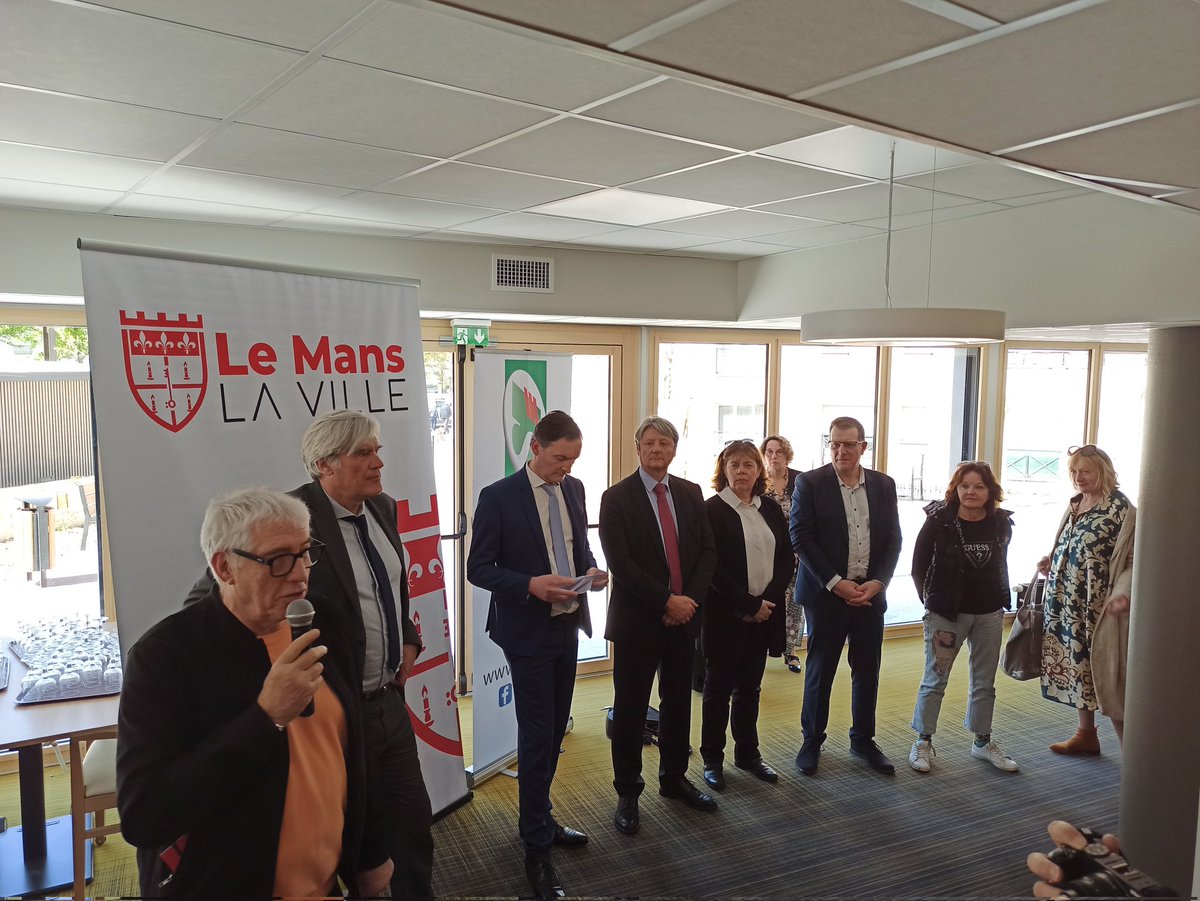 #LeMans Yves CALIPPE, Président du CCAS, inaugure les travaux de la résidence autonomie Ambroise Croizat.
➡️ 4,4 M€ d'investissement
➡️ isolation thermique par l'extérieur et économie d'énergie 
➡️ embellissement et bien-être
pour les résidents, végétalisation #BienVieillir