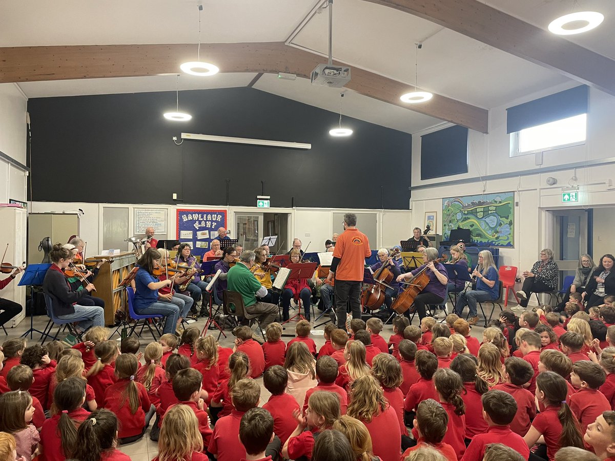 Diolch i Band Nantgaredig am ein diddanu prynhawn yma. Thanks to the Nantgaredig Community Band for entertaining us this afternoon.