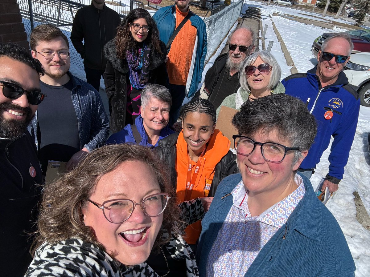 Calgary showed up last week! Thank you @NDPyycConfed candidate @Keira_Gunn_YYC and the volunteers who came out to door knock in Calgary Varsity NDP. I'm incredibly excited by the response we've received members and new members to our message of Health, Climate and Housing. And…