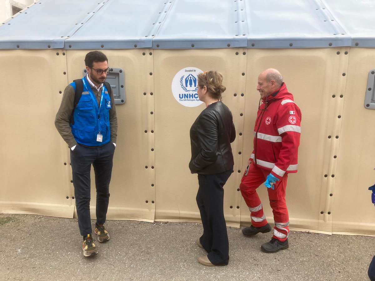 chiaraUNHCR's tweet photo. L’anno scorso la Provincia di Reggio Calabria ha ricevuto la maggior parte degli arrivi via
mare della Regione: 9.079 persone in 112 sbarchi. Oggi in visita al centro emergenziale
di Gallico, dove UNHCR ha donato 16
Moduli abitativi alla Prefettura locale 1/3 https://t.co/dVHvmHyAIn