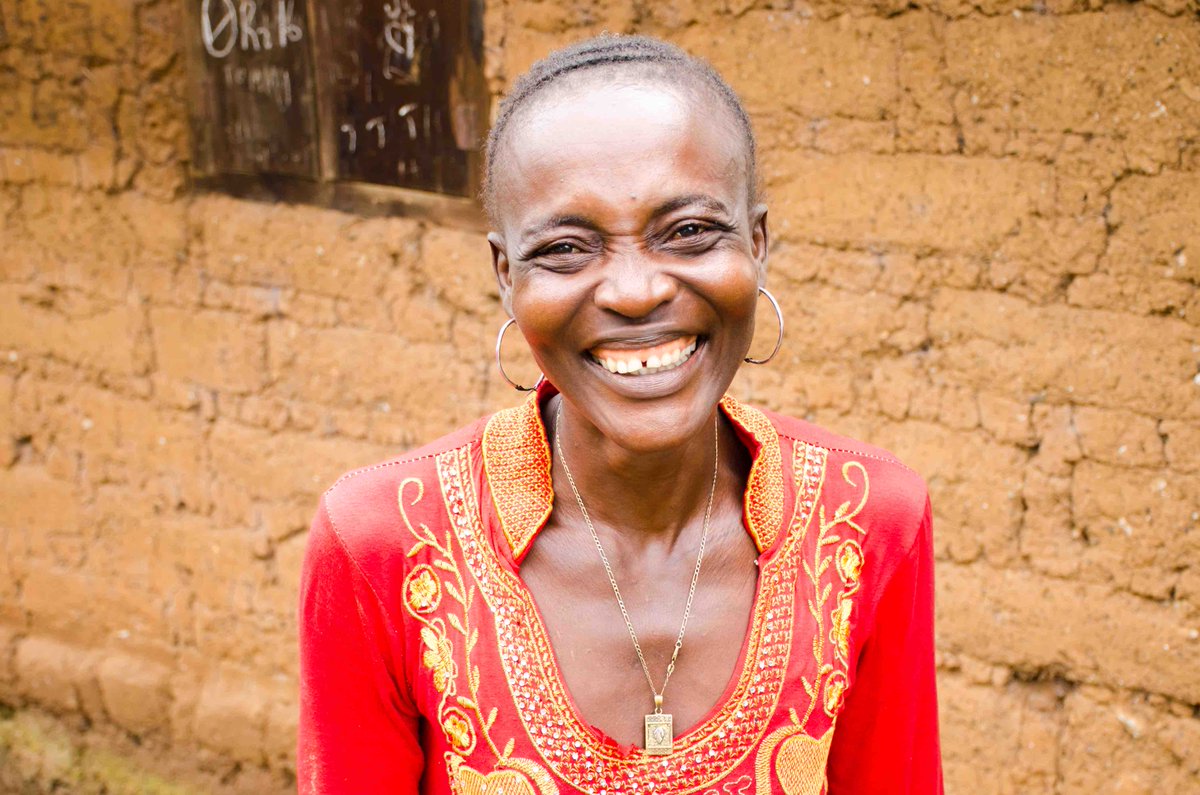 Women like Mariama and their radiant smiles keep us driven in our mission to end multidimensional poverty in rural Sierra Leone. Have a happy weekend! May Mariama’s infectious smile brighten your weekend ahead💛 #onevillagepartners #feelgoodfriday #weekendvibes #community