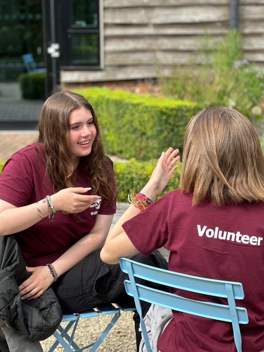 📢Calling Young Volunteers! Volunteering is a great way to build confidence, skills and experience and to help young people access these benefits we've launched a new scheme for 14-18 year olds with six great roles to choose from. 🐝🌳 Find out more 👇 earthtrust.org.uk/get-involved/v…