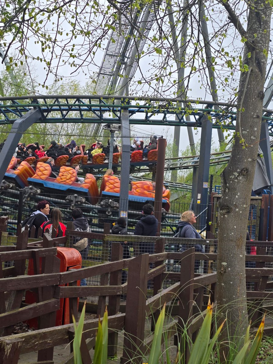 Egg-citing Easter Break finale! A Young Carer got nominated for the Jack Petchey award and treated us to a thrilling day at Thorpe Park! 🎢 Despite adverse weather, we had a blast on the available rides and wrapped up with a spin on the teacups🍵. What an adventure!