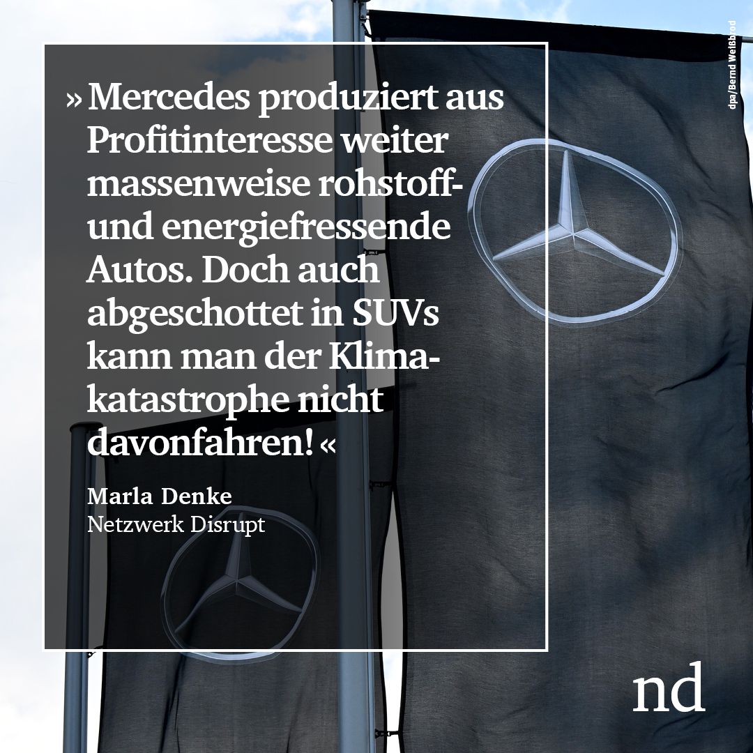 Aktivist*innen blockierten in Bremen den Schienenzugang der #Luxusautomarke Mercedes Benz. Sie fordern in Zeiten der #Klimakrise, dass #Mercedes statt Luxusautos für den Individualverkehr für den öffentlichen Nahverkehr produzieren sollen. @SWeiermann 👉 nd-aktuell.de/artikel/118130…