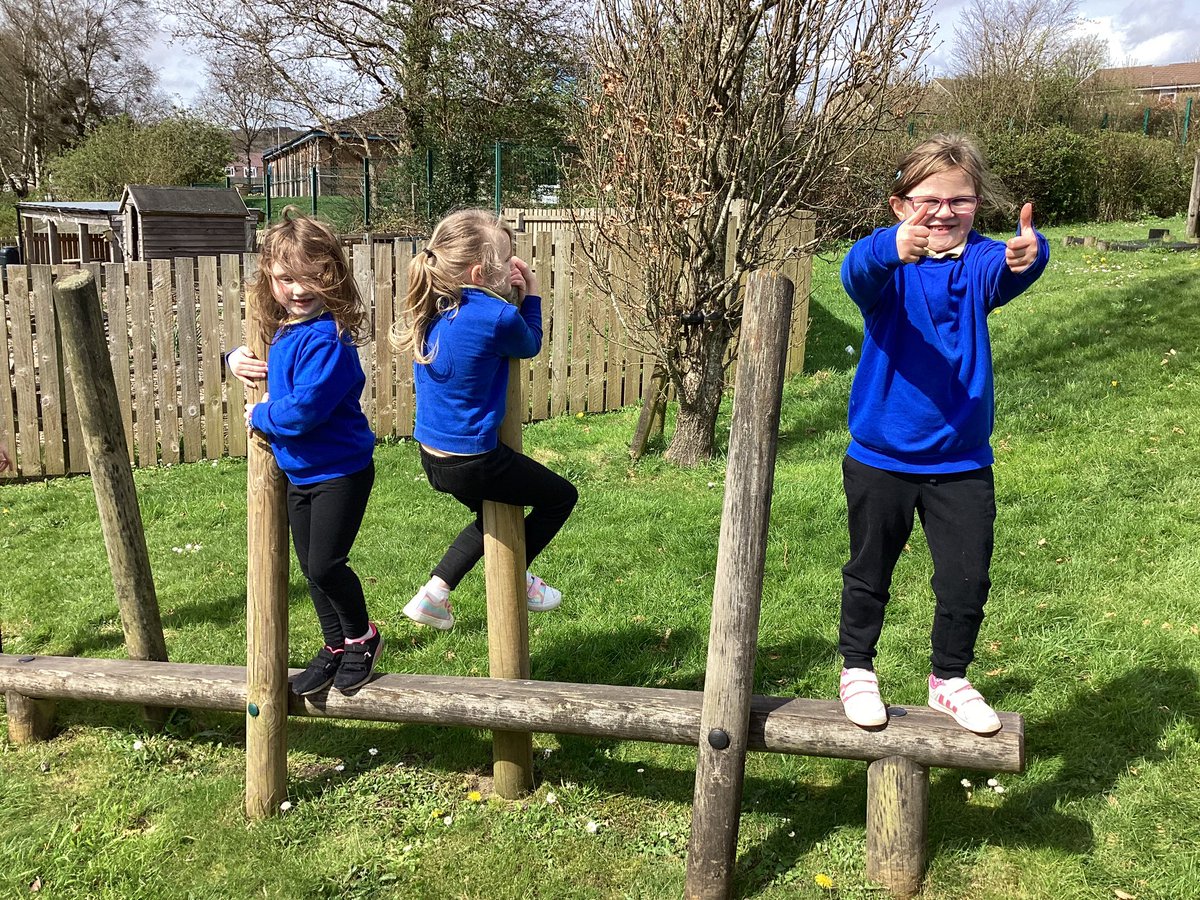 Dosbarth Porffor have enjoyed exploring the outdoors today strengthening their gross motor skills #climbing #balancing #helpingothers #travelling