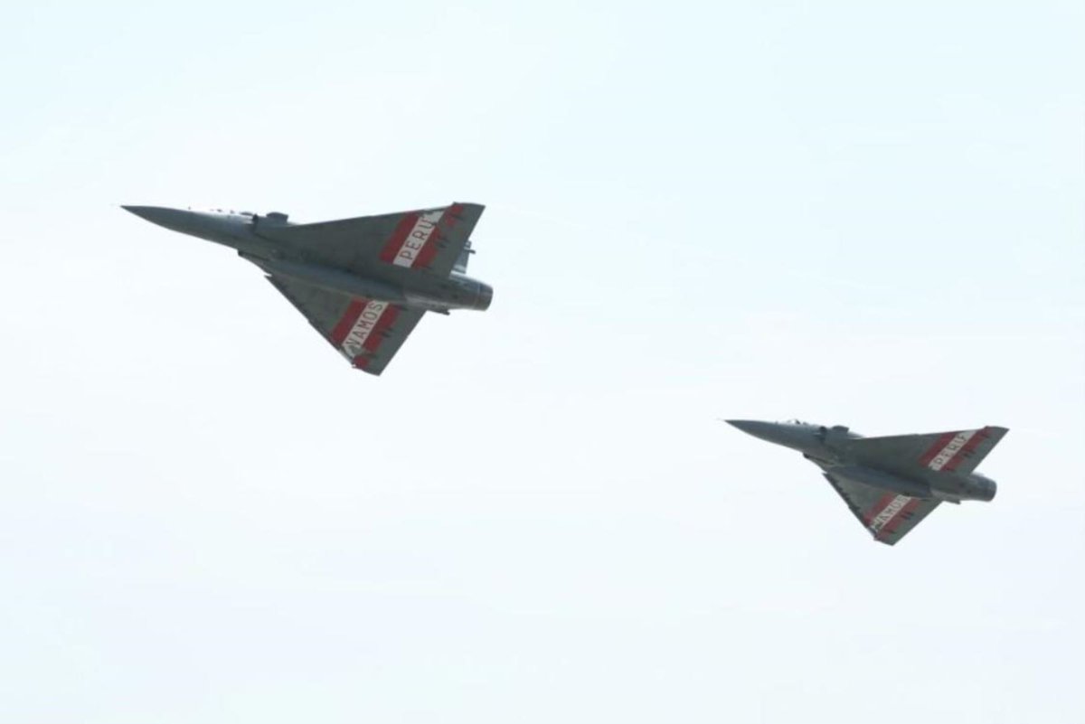 Agencia_Andina's tweet photo. Esta mañana, la Fuerza Aérea del Perú (FAP) reanudó las labores de búsqueda del avión Mirage 2000, perteneciente al Grupo Aéreo N° 4, que desapareció ayer cuando realizaba maniobras de entrenamiento cerca de la base aérea de La Joya, en Arequipa. https://t.co/t8PURMMxST https://t.co/rKRMA9LIG3
