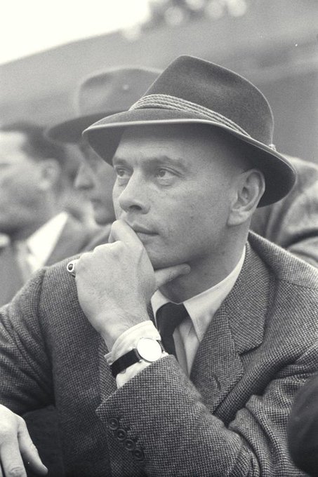 39Alun's tweet image. Il est photographié dans les tribunes de Roland Garros en 1959,
le reconnaissez vous🧐❔