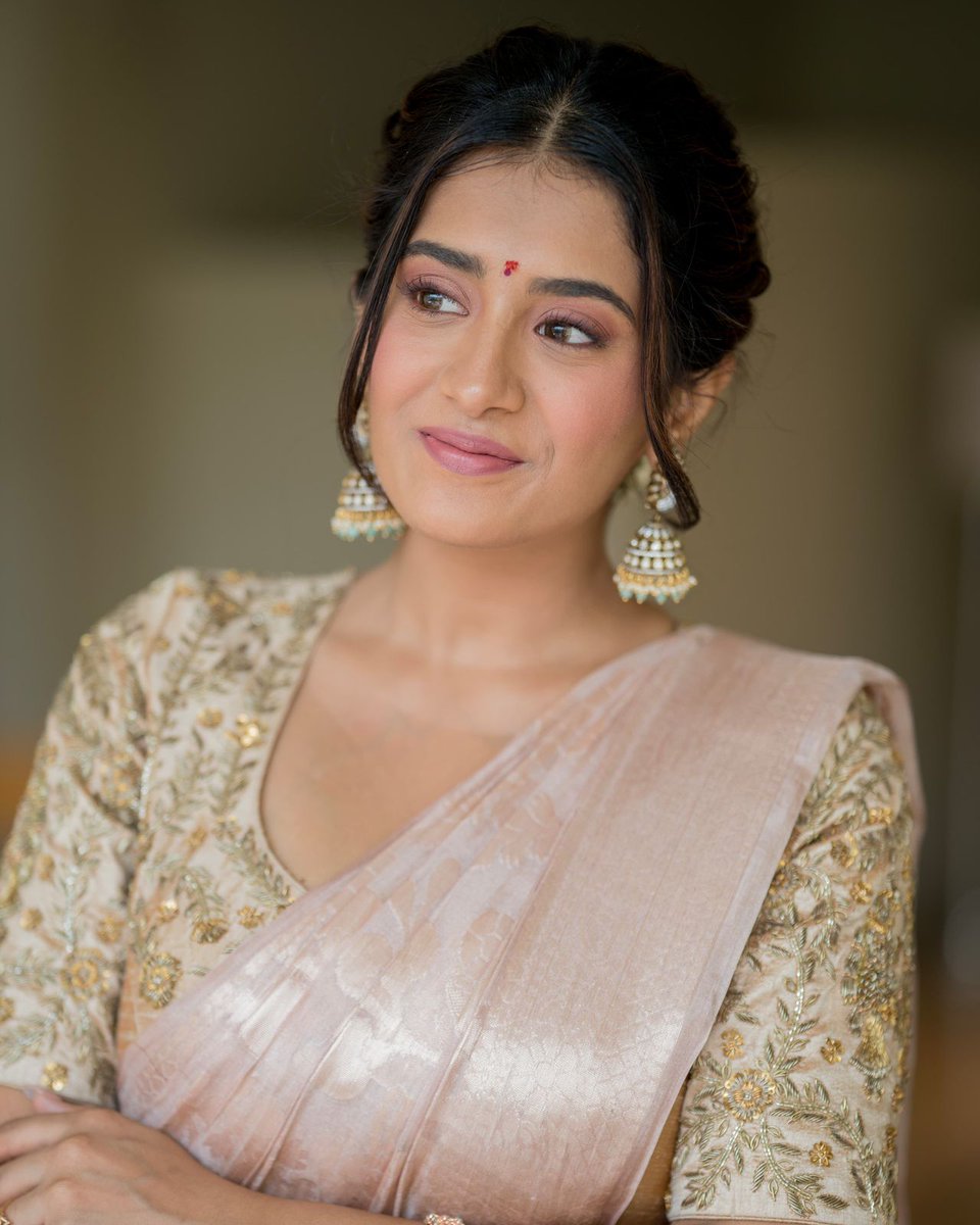 IamManoharRoyal's tweet image. After #Prasanavadanam @RashiReal_ joins #RajTharun for another project♥️
she is on fire by doing back-to-back movies in  Tollywood 💥

Stay tuned for more updates! 

#Tollywood #RashiSingh