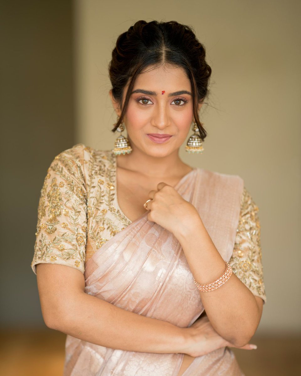 IamManoharRoyal's tweet image. After #Prasanavadanam @RashiReal_ joins #RajTharun for another project♥️
she is on fire by doing back-to-back movies in  Tollywood 💥

Stay tuned for more updates! 

#Tollywood #RashiSingh