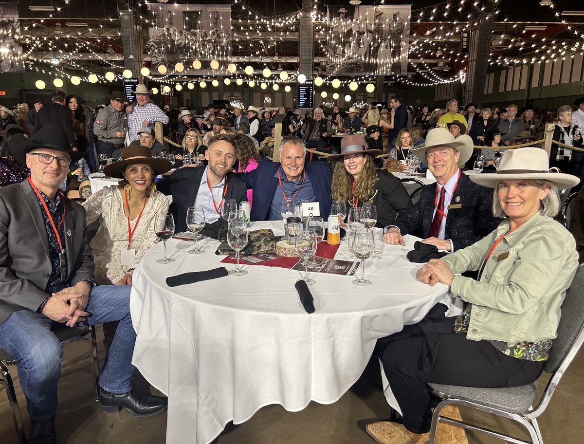 It was a great evening at the canvas auction last night with ⁦@cityofcalgary⁩ ⁦Mayor @JyotiGondek and the @calstampeders⁩ - can’t wait for the stampede in July 🐎🇨🇦⁦@THRIVEAgriFood⁩