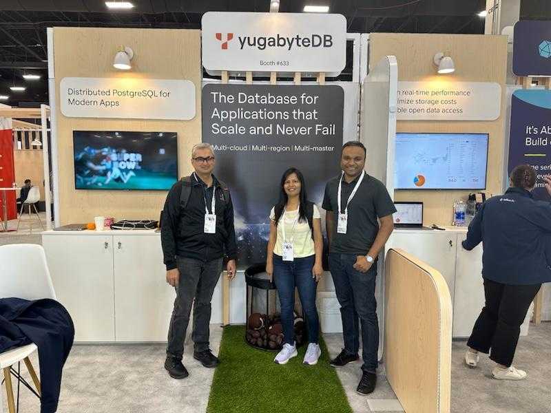 Great to see Shiva Paranandi & Chitra Pant from @paramountplus on the final day of #GCN24 as they met with @ameybanarse at our Super Bowl-themed booth! 🏈 Discover Paramount+'s Journey to Super Bowl streaming success with #YugabyteDB & @googlecloud. ⬇️ hubs.la/Q02sGZNT0