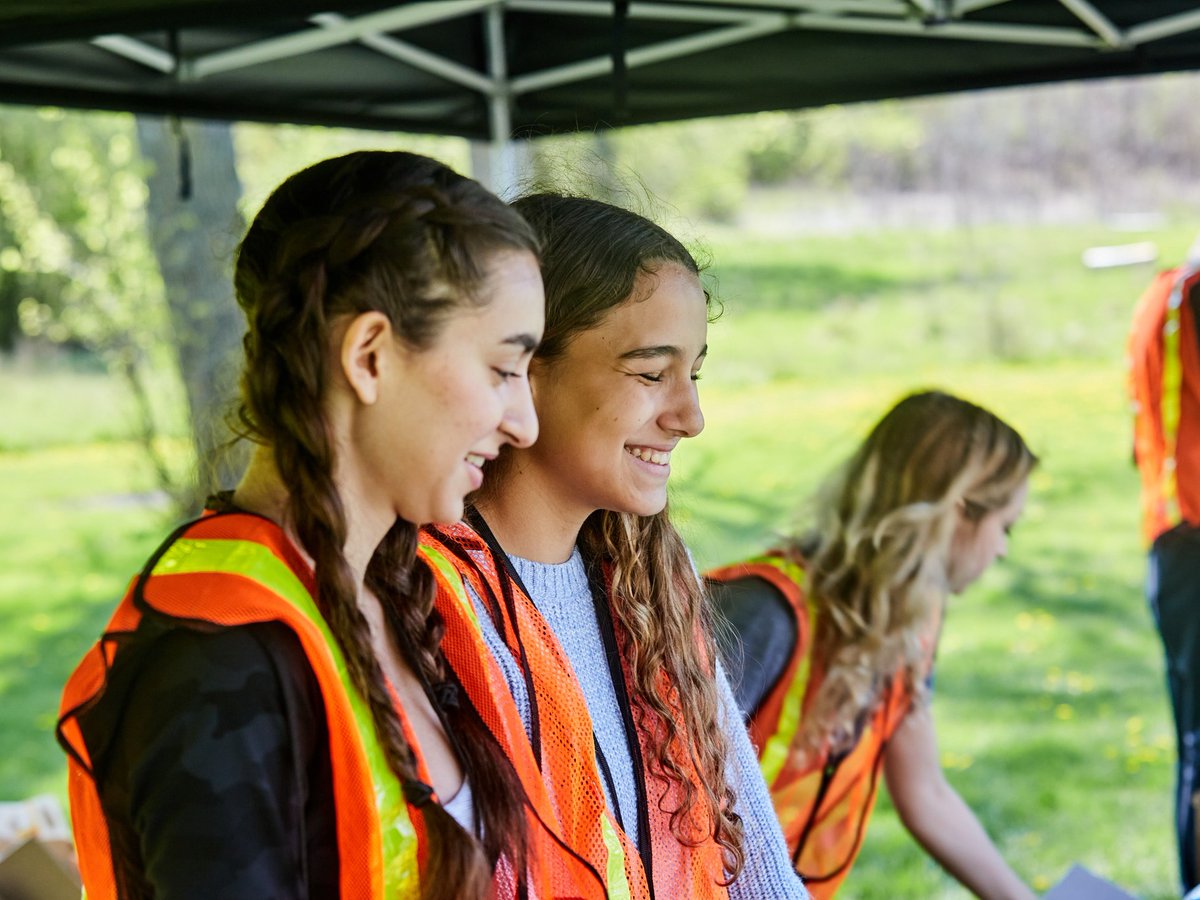 Looking to volunteer outside this spring? The Freestyle 5K & 1K Kids Run is looking to fill volunteer positions for race day, Saturday, May 4th. Sign up now! bit.ly/49vv15I