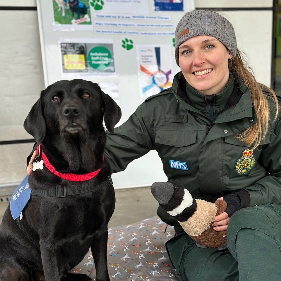 Meet Meg, #TeamLAS Paramedic, and her dog Maddie 👋

As a Peer Pet Therapy Lead, Meg and team run #PetTherapy sessions that give our staff and @NHSEnglandLDN hospital colleagues a chance to take a break, chat and boost their wellbeing.

#NationalPetDay #StressAwarenessMonth