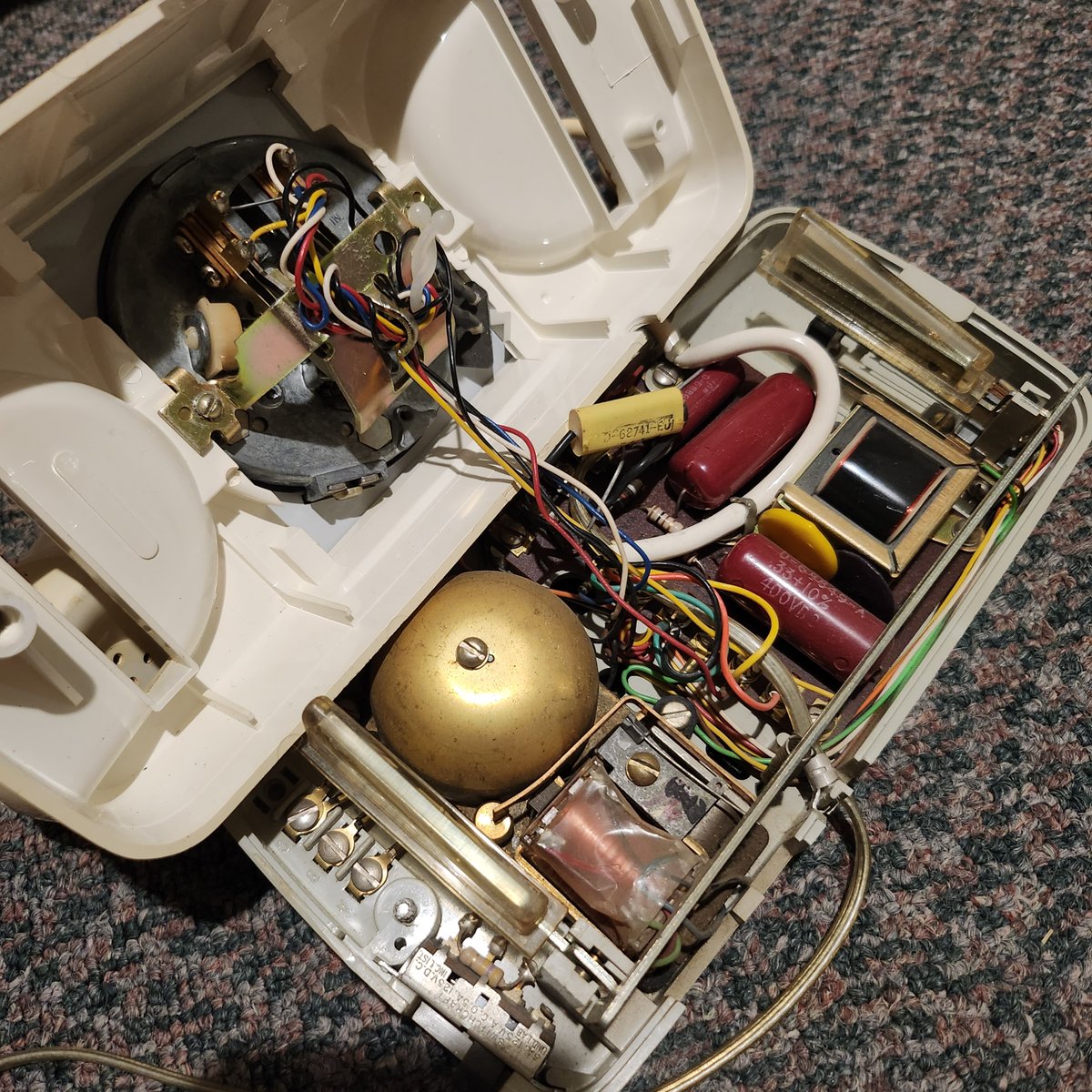 I was surprised to see how much electronics are inside of this old phone