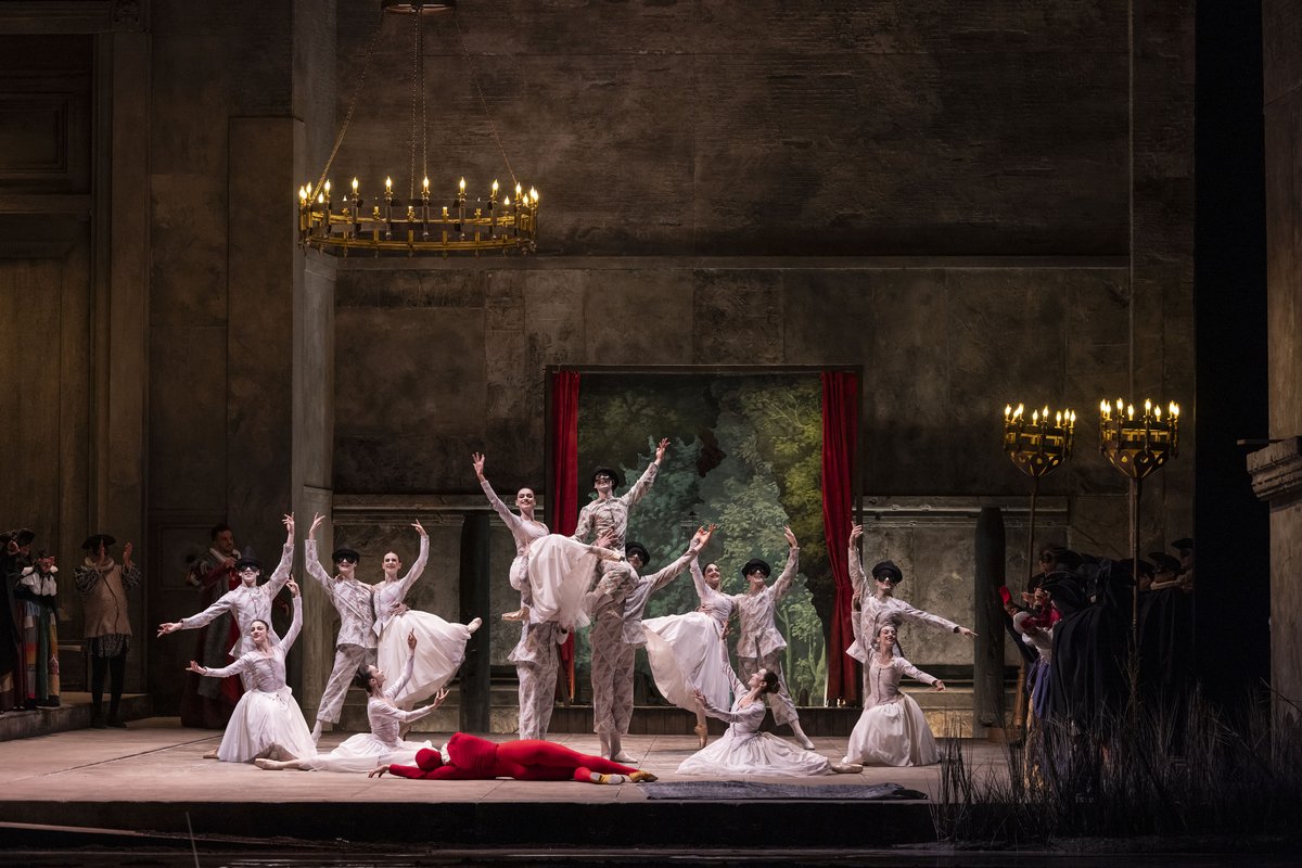 🎭 🩰 Uno dei brani più riconosciuti e amati de #LaGioconda di #Ponchielli, è La Danza delle ore, un vero e proprio capolavoro in miniatura! Nel III atto dell'opera, questo breve #balletto coreografato da #VincentChaillet, ti aspetta al #TeatroSanCarlo fino al 17 aprile.