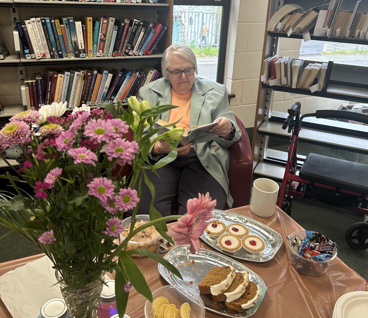 Coffee and cake at #Broadfield library this week to welcome back our customers and #volunteers. We caught up with one of our regulars and learned she was named after Mirabelle the Fairy from the #RupertTheBear stories – now everyone knows her name! @BroadfieldComm @crawleybc