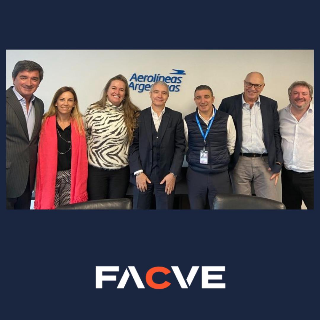 FACVE_ARG's tweet photo. ✈️ Como parte de los encuentros que realizamos con la comisión de transporte aéreo, nos reunimos con Fabian Lombardo presidente de Aerolíneas Argentinas (@aerolineas_argentinas) y su equipo comercial.
#facve #faevyt #agenciasdeviaje #lineasaereas #facveconecta @FAEVYT https://t.co/k1VqtMtTx0