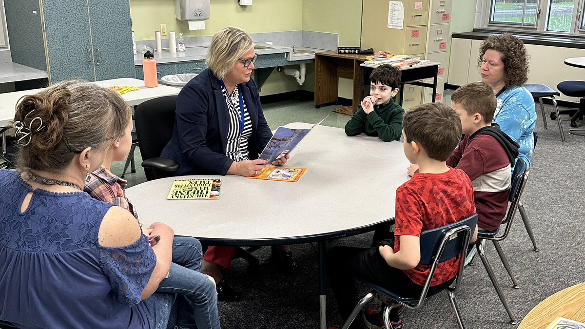 A rainy day brightened by our district superintendent @Lynne_Rutnik! 🌟 Our superintendent brought smiles and read a story to our students, making reading time a blast at RJEC! 📚