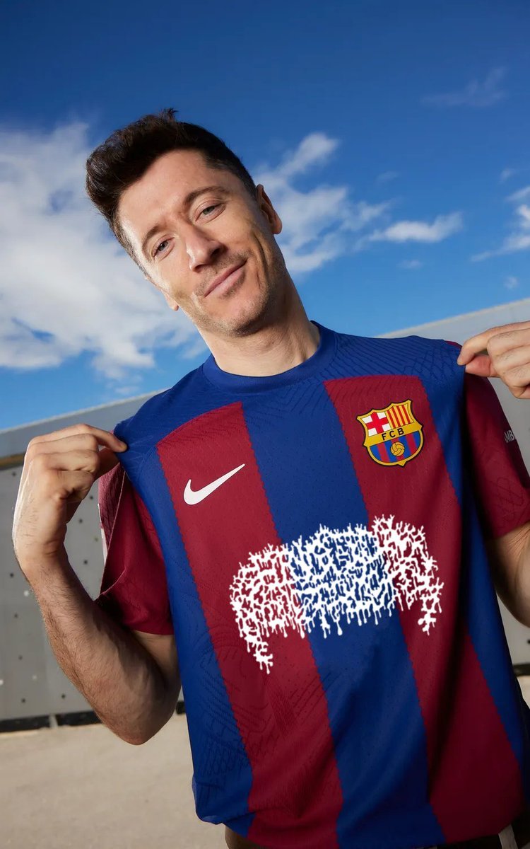 Not gonna lie, this Barcelona kit looks... questionable. 2 rules when using drips or splodges never make them white or red. For obvious reasons. It looks like someone tried to PVA glue something to the front, but then changed their mind.