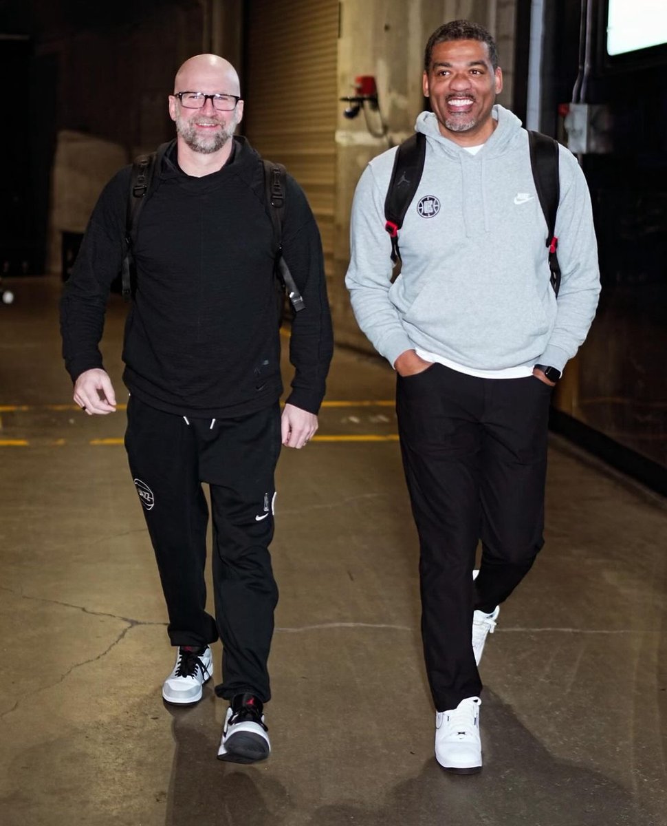 OG, AT’s 💯

Erik Phillips, VP of Performance Healthcare for the Utah Jazz and Jasen Powell, Head Athletic Trainer for the LA Clippers 
.
.
.
#nbata #nba #athletictrainers #greATness #athetictraining