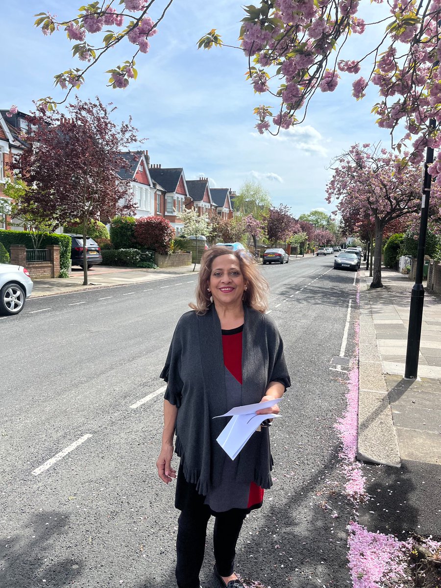 Out this sunny afternoon campaigning in my beautiful ward Ealing Broadway… spring has officially sprung 🌸🌳
