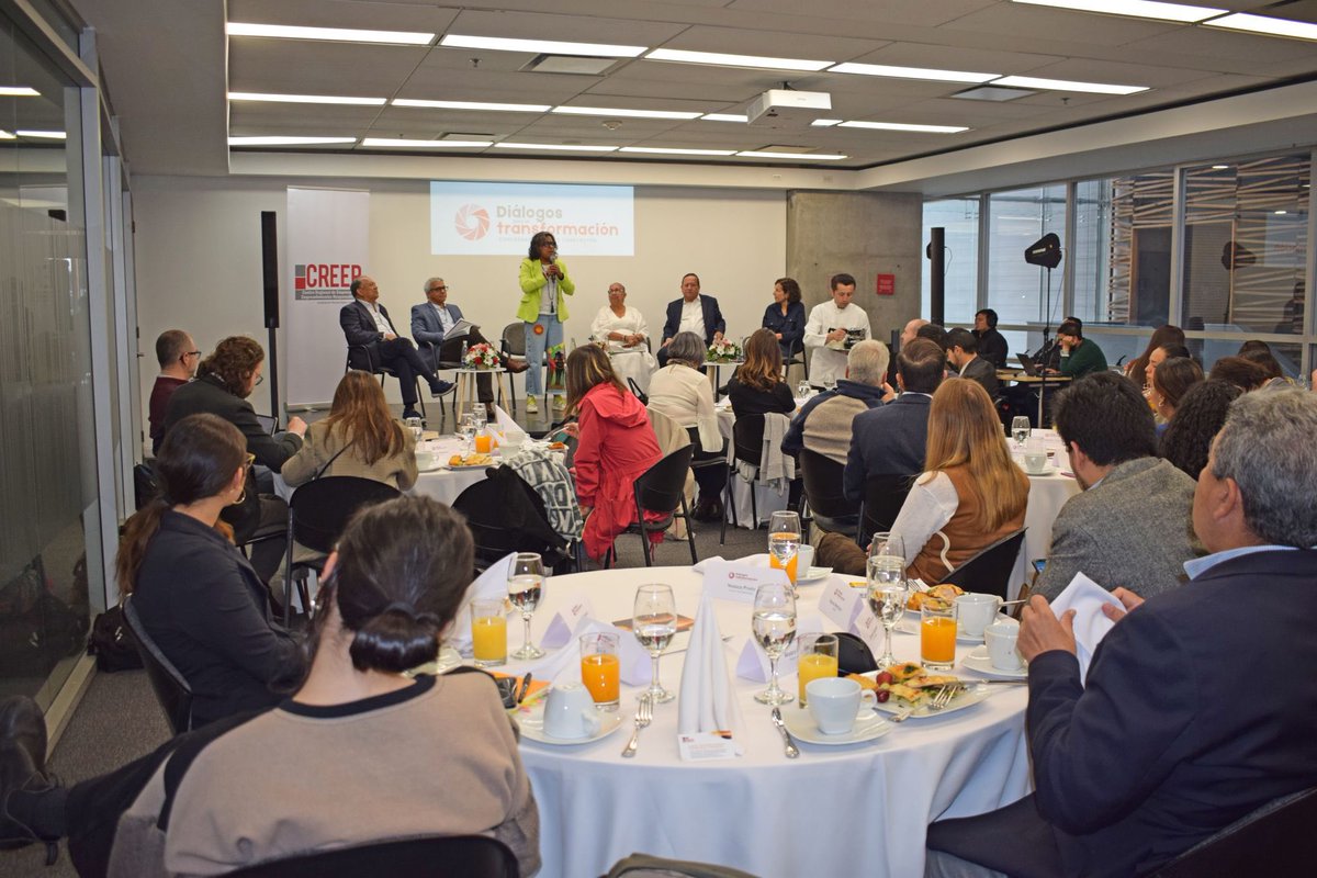 #AbrimosHilo🧵
El día jueves 11 de abril llevamos a cabo nuestro primer encuentro “Diálogos para la Transformación” en el que realizamos un conversatorio sobre #TransiciónEnergéticaJusta en el #Cesar y #LaGuajira (…)