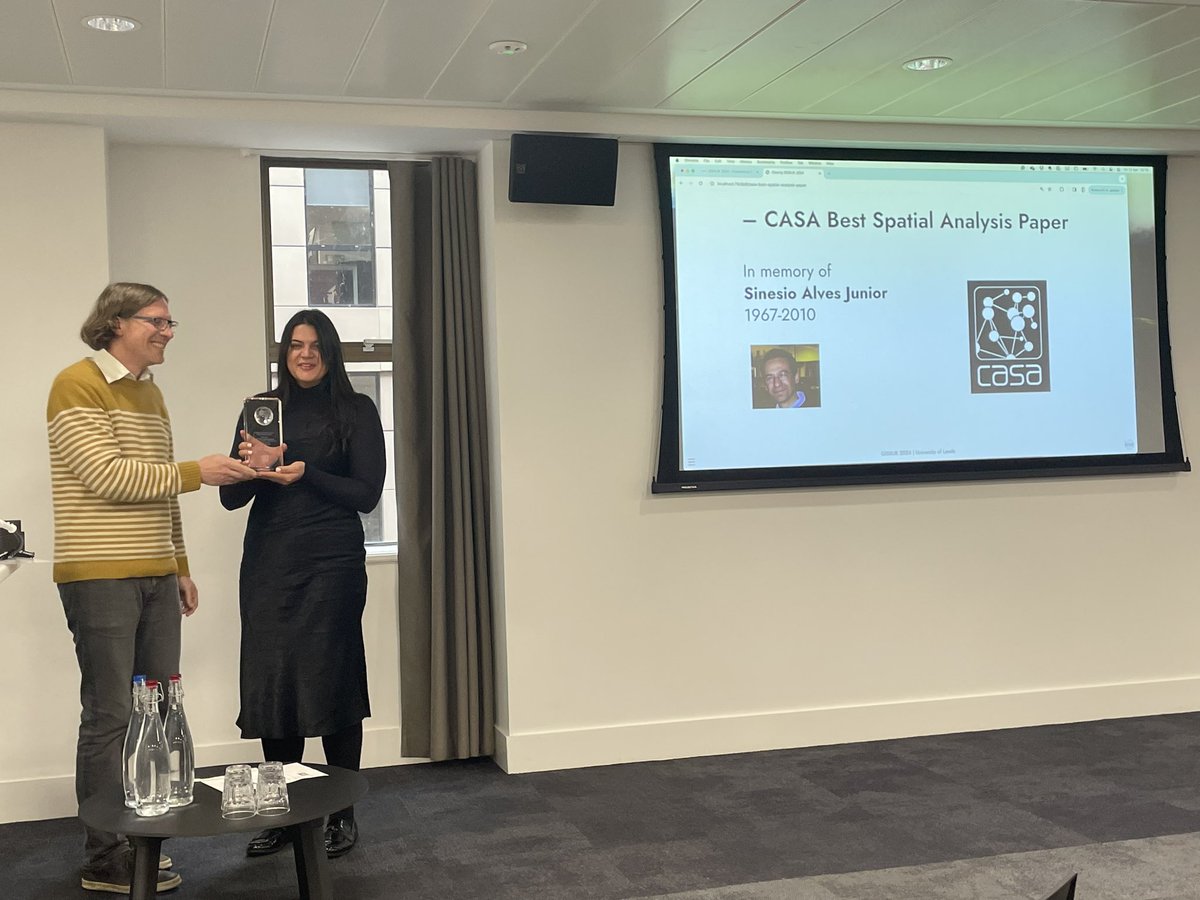 So proud of @RuthJNelson receiving the @CASAUCL best paper award (in memory of Sinesio Alves Junior) @GISRUK 2024, Leeds. Excellent conference, lovely organising team and so many amazing papers 🙌🏽 as always it was great to see friends from all over the UK!