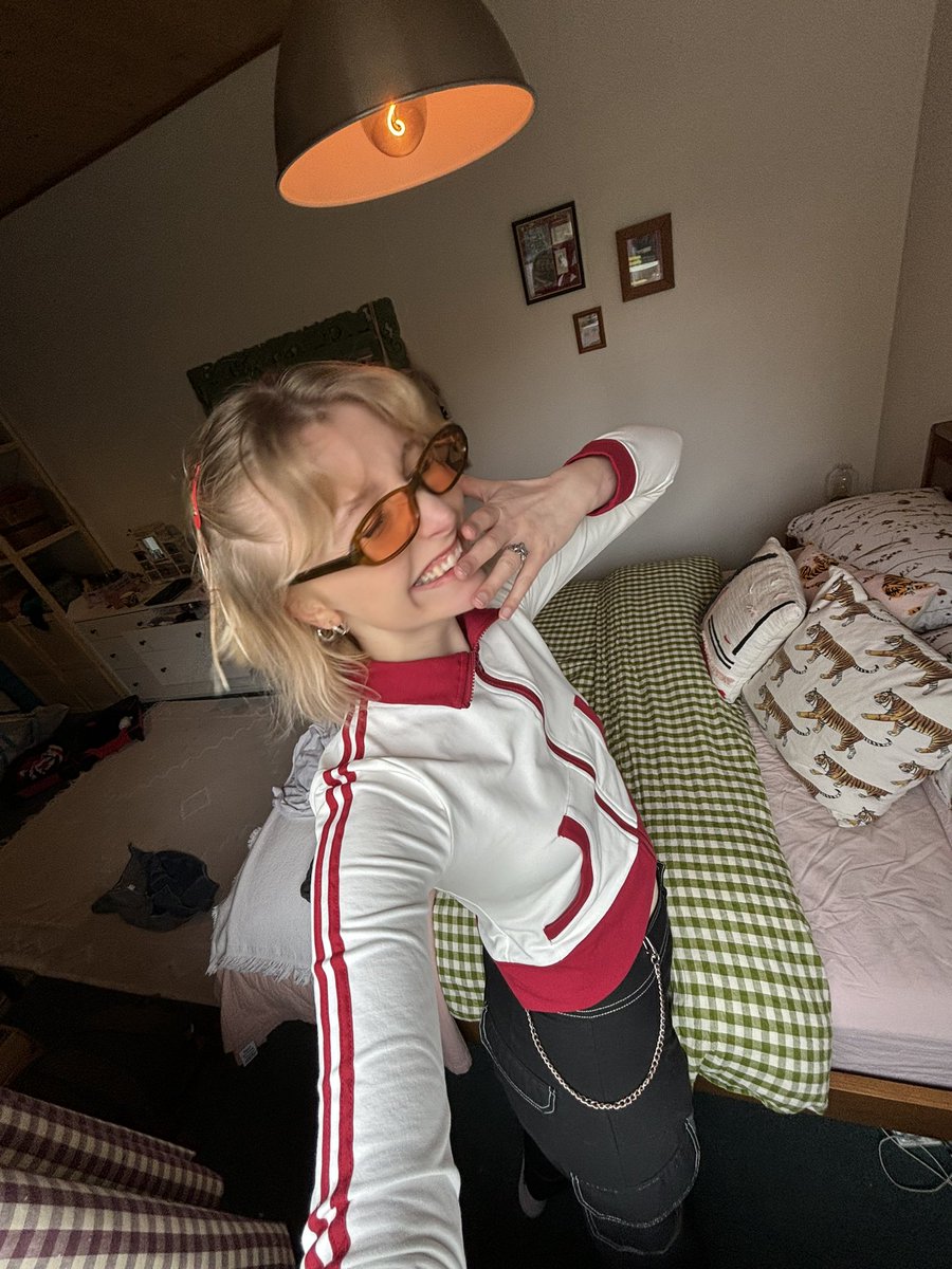 - ̗̀abbie ozard ̖́- tweet media