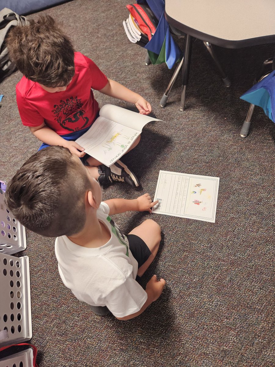 MaryBethBajikar's tweet image. Students excitedly read their publish research projects to their classmates today. 

@DLE_Lions 
#justgoodteaching #livelaughloveleonetti #hearourroar