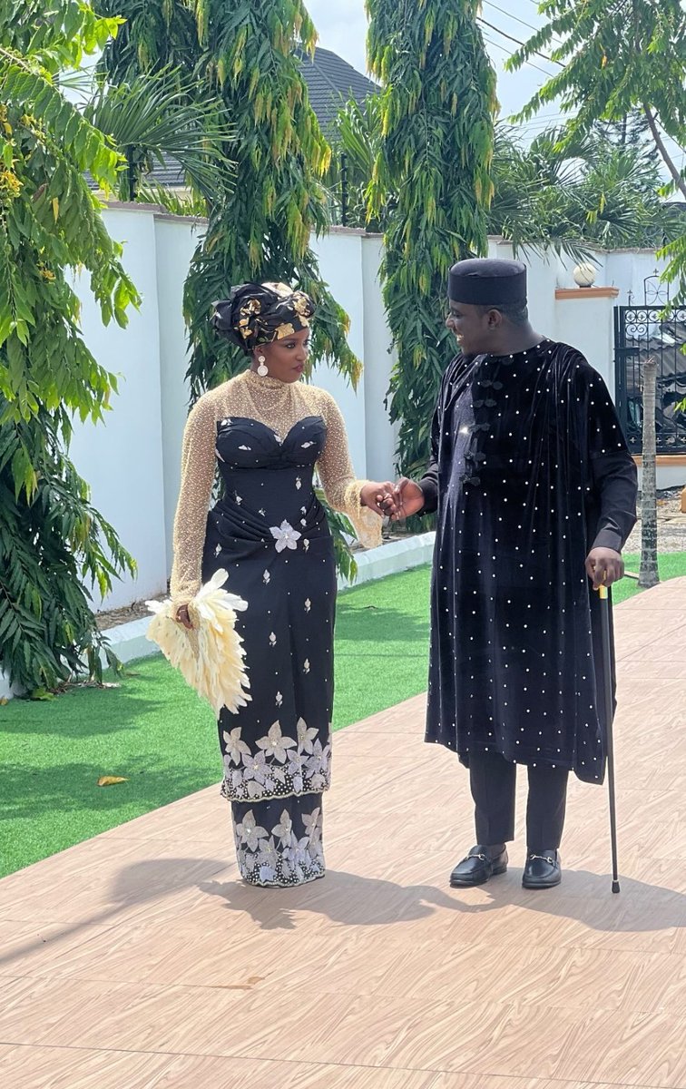 Salem King and his bride Jesi Damina🔥🔥🔥🔥🔥🔥

Gosh I love her outfit
