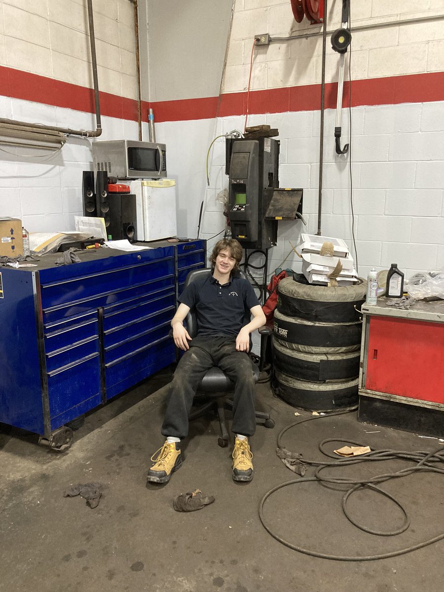 KramNottus73's tweet photo. OYAP/Co-op in action @ Myers Nissan @StMatthewOCSB @ocsbStudents #ocsbCoop @CapoOttawa @ErinBerthelot1 @MartinezVenez @jkflynn @mseducastro https://t.co/Ew7u88fDPx