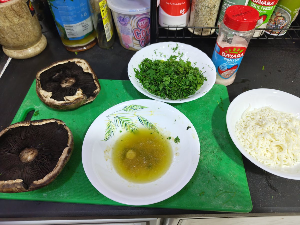 Infosec_4_all's tweet photo. The cybersecurity chef. Today I made some baked portobello mushrooms.
#cooking #cybersecuritychef #AbuDhabi https://t.co/tmJn10sEi9