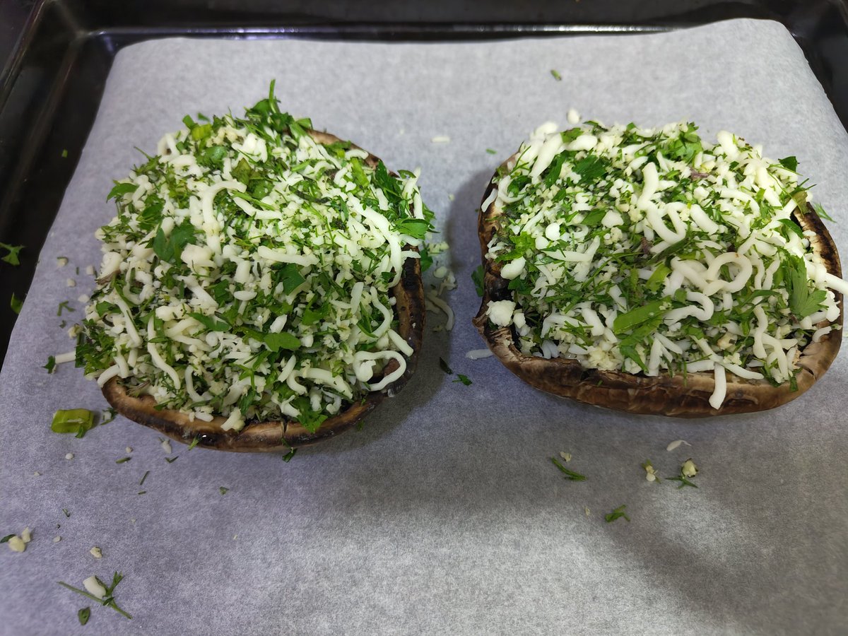 Infosec_4_all's tweet photo. The cybersecurity chef. Today I made some baked portobello mushrooms.
#cooking #cybersecuritychef #AbuDhabi https://t.co/tmJn10sEi9