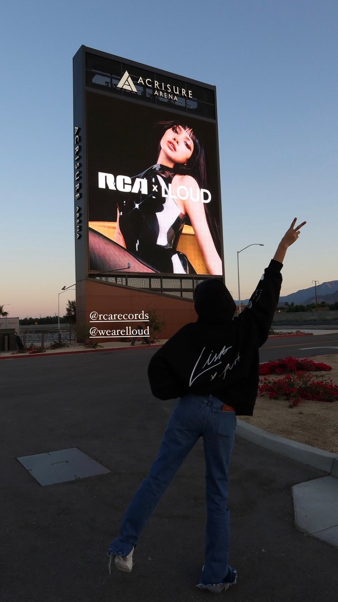 #LISA celebrating her RCAxLLOUD Billboard at the Acrisure Arena in the Coachella Valley, exciting fans who are hoping for a surprise performance at the Coachella festival which opens today! 👏👩‍🎤🏜️🏟️👑❤️‍🔥 #Coachella2024 #LISAxRCA @wearelloud @RCARecords #BLACKPINK @BLACKPINK