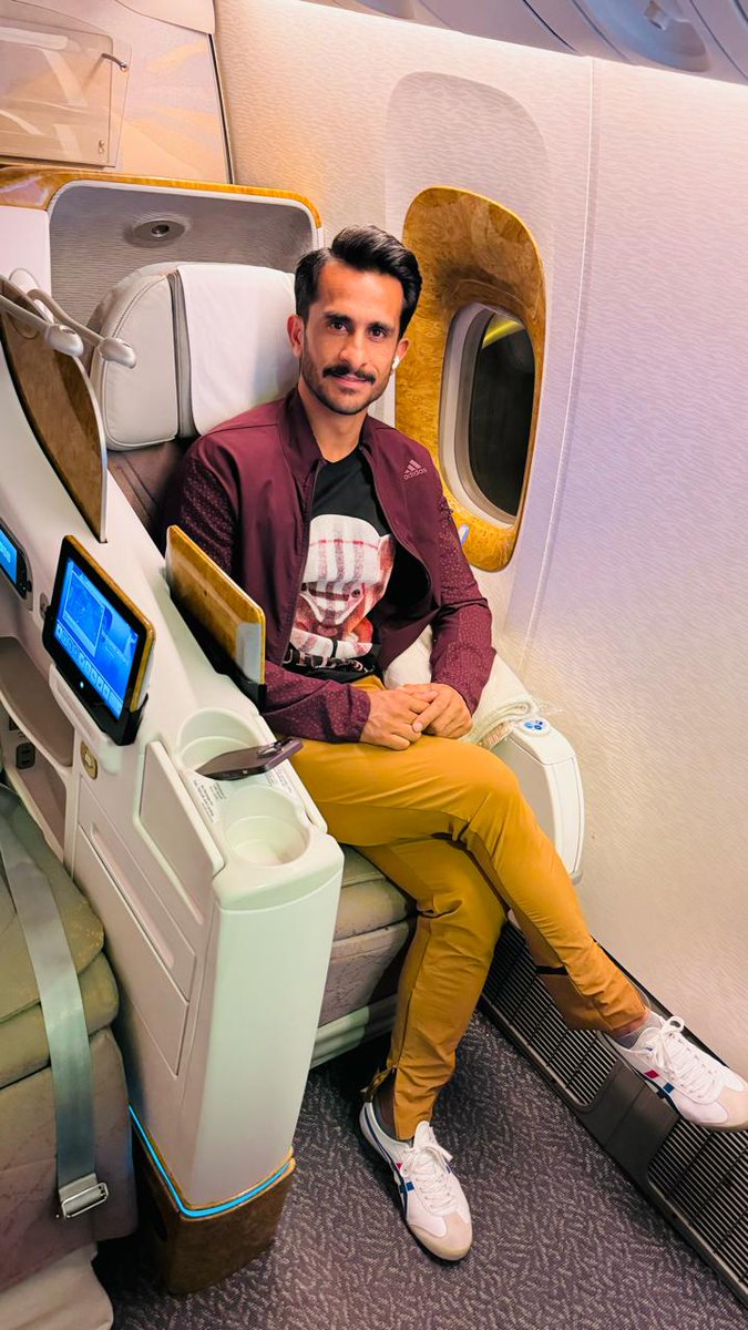 Gud luck @RealHa55an قومی فاسٹ باولر حسن علی انگلینڈ روانہ ہوگئے وہاں وہ واروکشائیر کی نمائندگی کرینگے اور 31 جولائی تک کاونٹی سیزن کھیلیں گے @WarwickshireCCC #HassanAli #CountyCricket