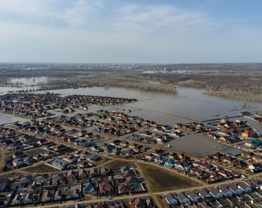 Mass evacuation of more than half a million residents in Orenburg is in progress. Alarms and sirens going off 🚨‼️. Also, the dam in the village of Dobytchikov near Orenburg is at risk of failure. Sending thoughts and prayers 🙏for the dam to fail that is.