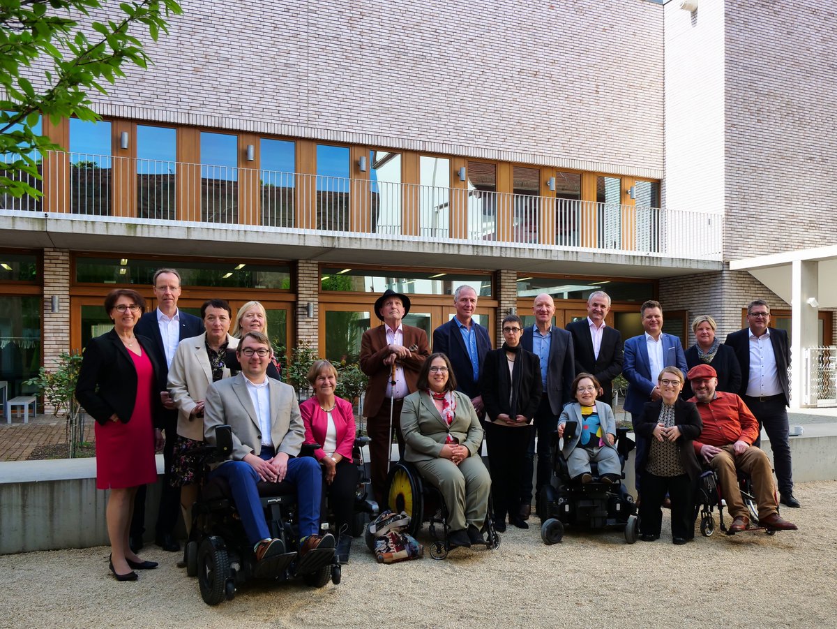 Die #Behindertenbeauftragten von #Bund und #Ländern verabschiedeten heute die „Stuttgarter Erklärung“. Die Beauftragten sind der Auffassung, dass die UN-BRK zielgerichteter umgesetzt werden muss. t1p.de/p21lx #15JahreUNBRK#