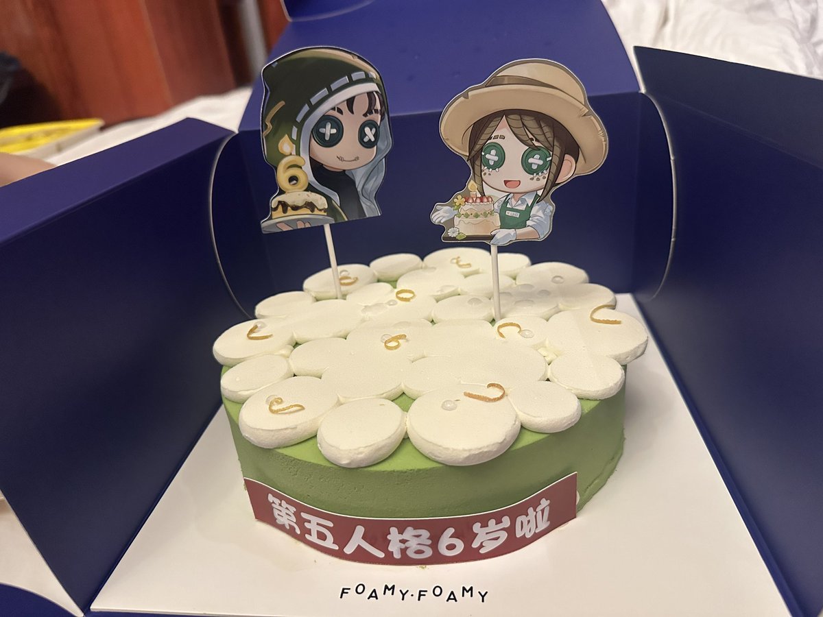 제5인격 6주년 케이크
디자인은 구린데 맛있음